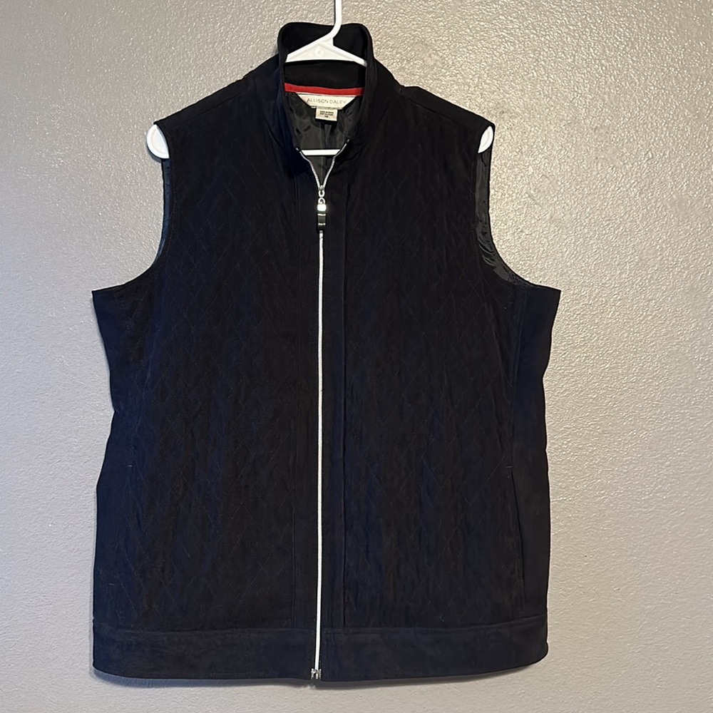 Allison Daley brand Size 14 Quilted lined Zip Vest
Like New Condition